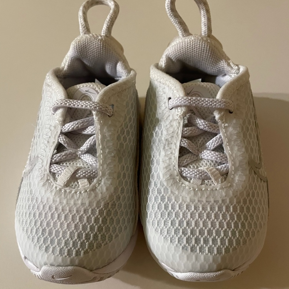 (SOLD) Infant White Nike airmax size 3c